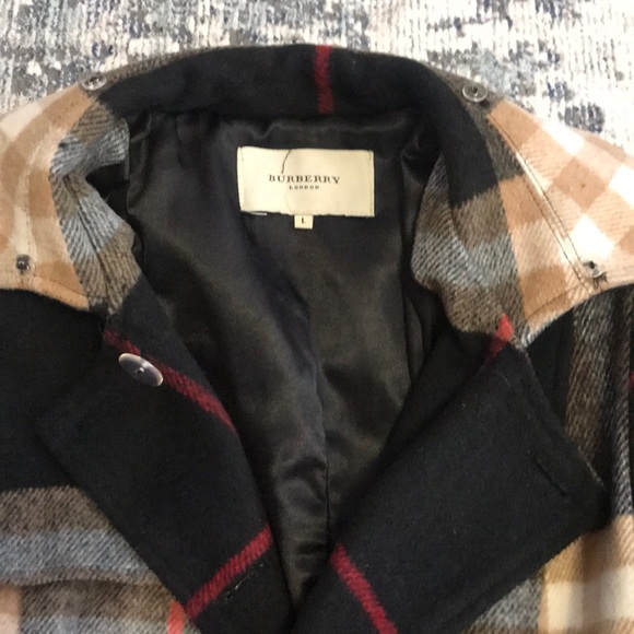 Beautiful Burberry coat - Picture 2 of 7